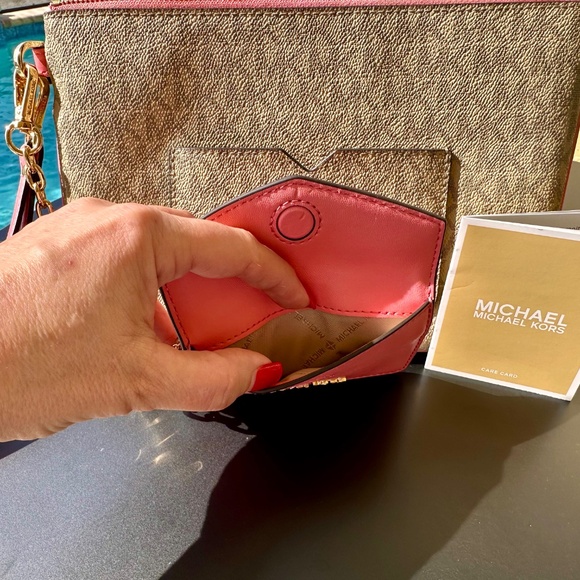 Michael Kors, Large Zip 2 in 1 Card Case and Wristlet - Picture 4 of 11